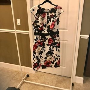 WHITE HOUSE BLACK MARKET FLORAL PRINT SHEATH DRESS